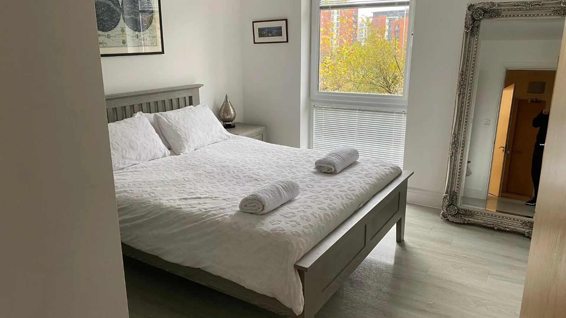 Spacious, Bright Apartment Cardiff
