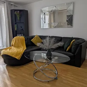 Apartment Emerald Apartment-2bed 2bath Bay,city Centre, Cardiff